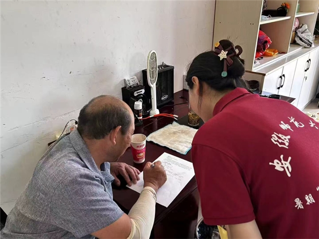 学子三下乡:直播助农探新路,田埂问卷话振兴(图3) 学子三下乡:直播助农探新路,田埂问卷话振兴(图3)